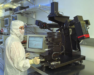 Electron%20Microscope%20and%20Woman%20Scientist.jpg