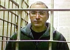Khodorkovsky%20behind%20bars.jpg