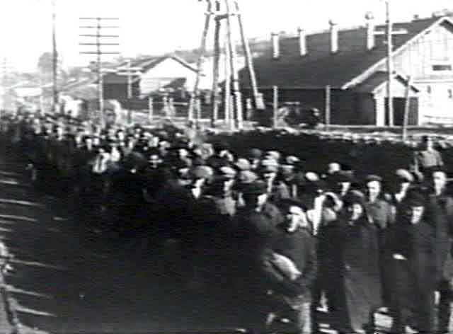 Soviet Prisoners on the way to the Gulag.jpg